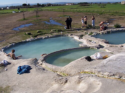 Pozzo Cacciabella — natural hot spring