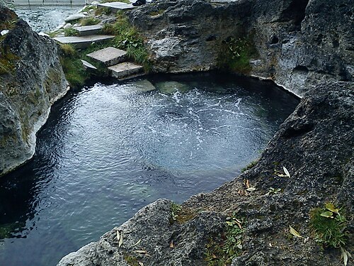 Termálny prameň — natural hot spring