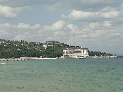 Топъл минерален извор — natural hot spring